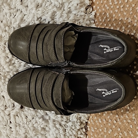 Easy Street Shoes - Picture 15 of 16